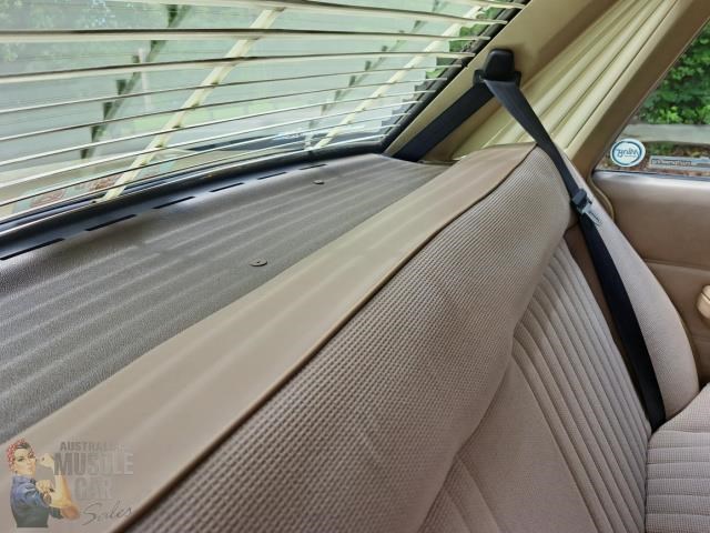holden commodore 868449 093