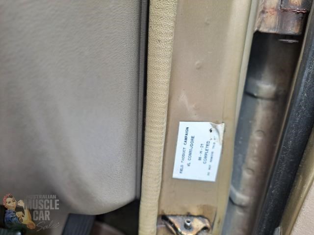 holden commodore 868449 095
