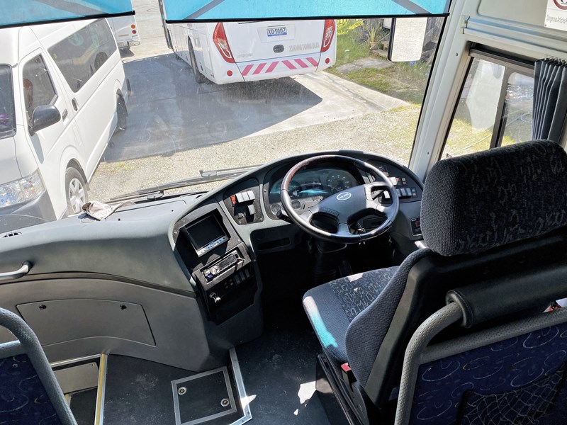 higer ryder h8200 35 seat bus 871156 005