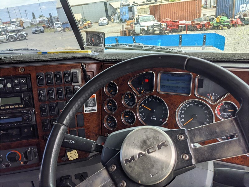 mack super-liner 868533 041