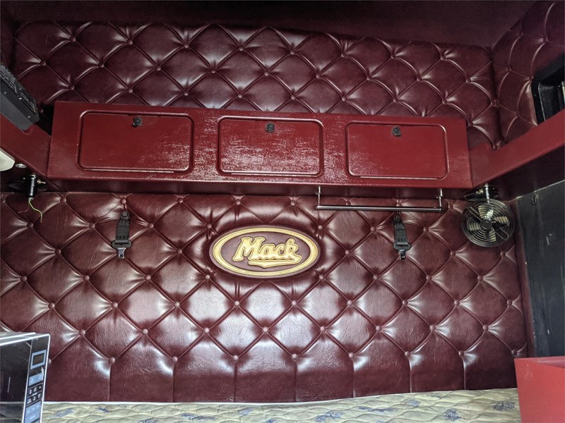 mack super-liner 868533 047