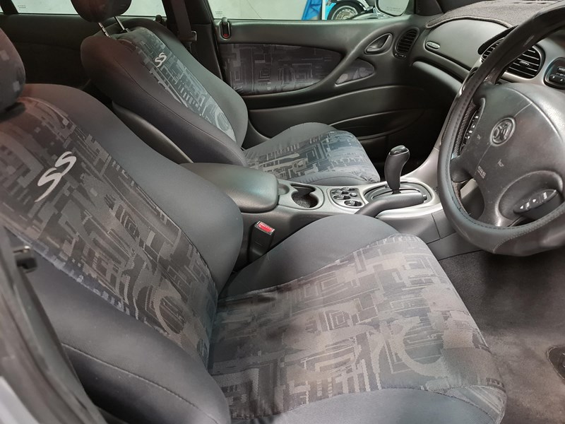 holden commodore ss 867042 013