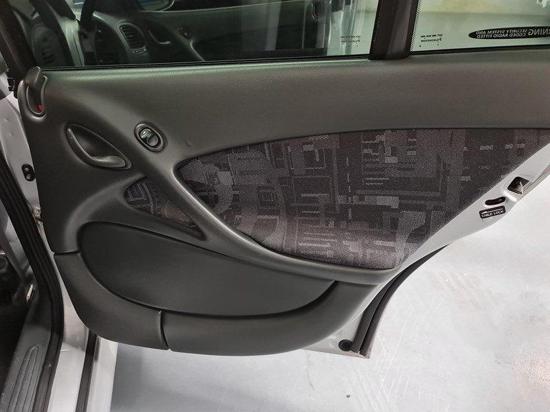 holden commodore ss 867042 023