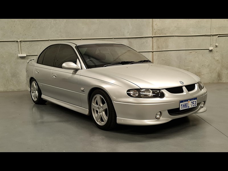 holden commodore ss 867042 001
