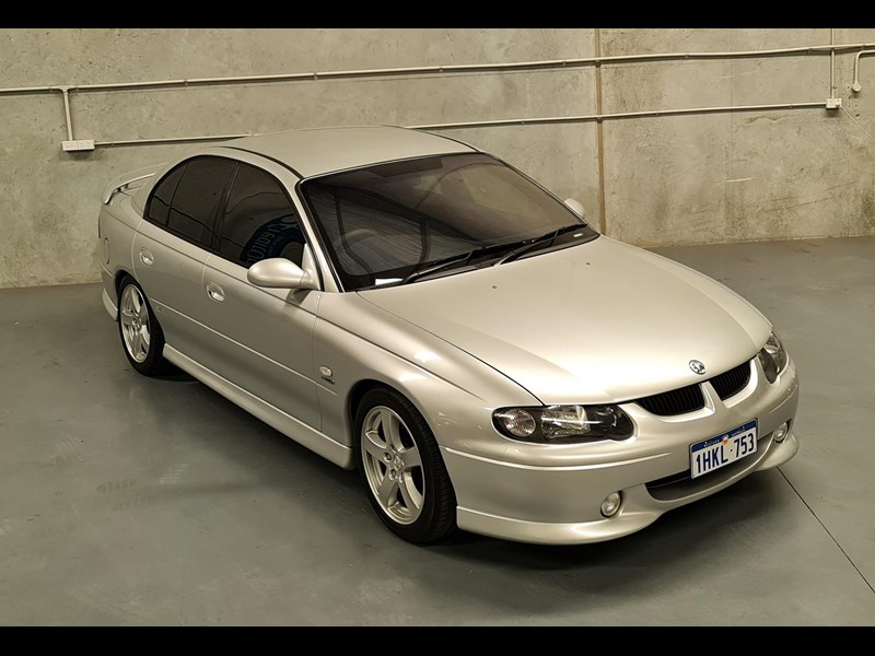 holden commodore ss 867042 105