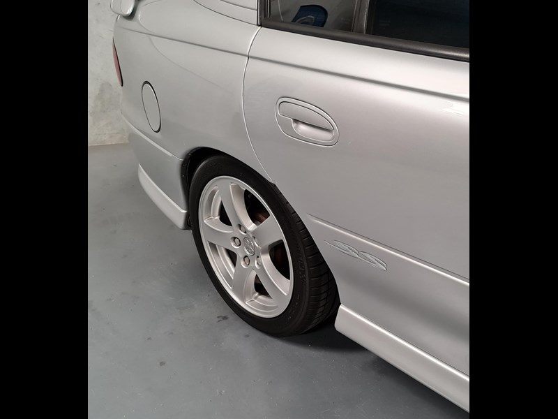 holden commodore ss 867042 077