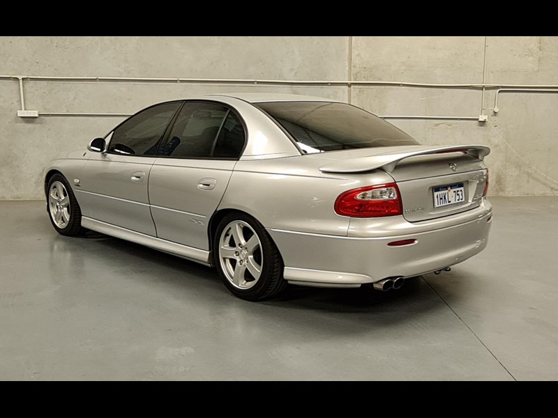 holden commodore ss 867042 005