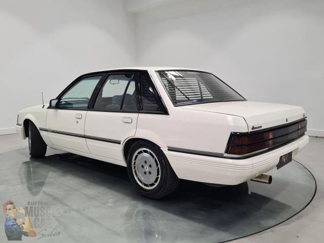 holden vk 869764 035