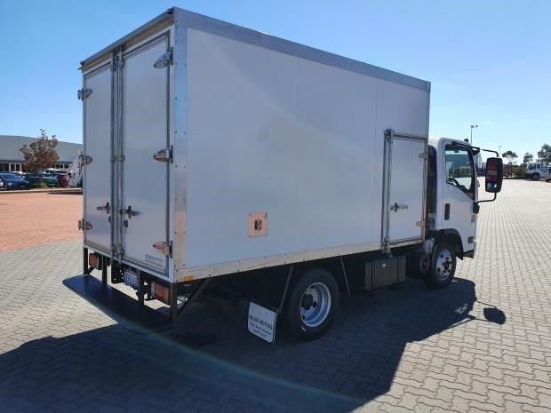 isuzu npr200 831796 033