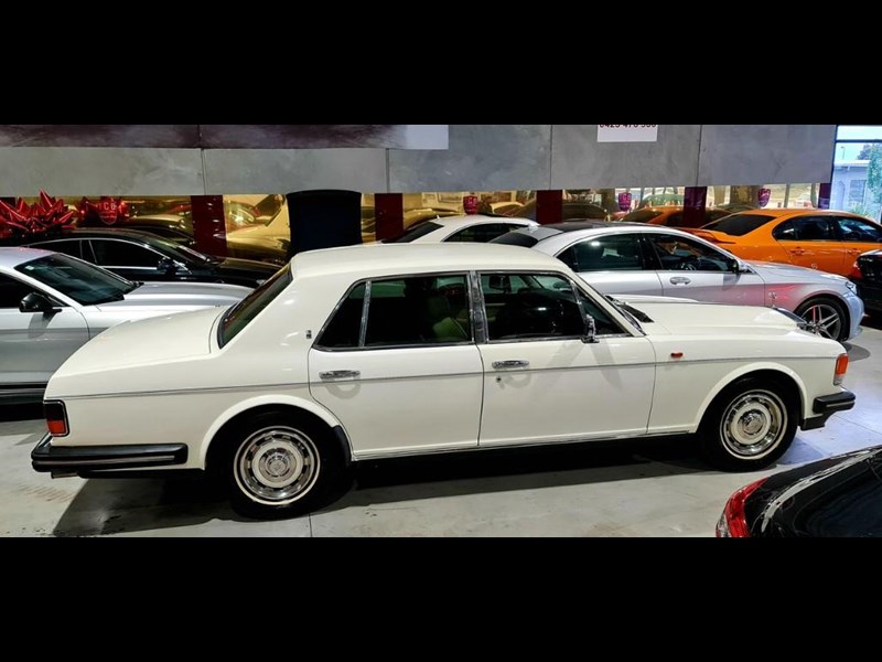 rolls-royce silver spirit 872149 013