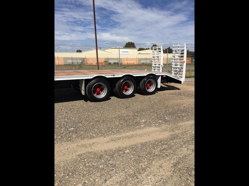 p&g body builders 24ft pig trailer 867529 003