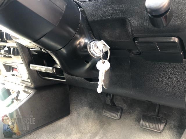 ford fairmont ghia 872306 041