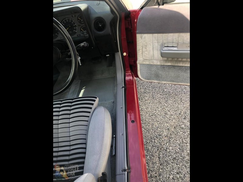 ford fairmont ghia 872306 061