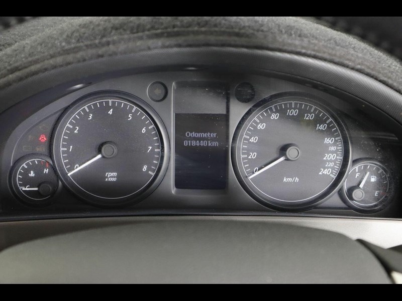 holden commodore 872425 025