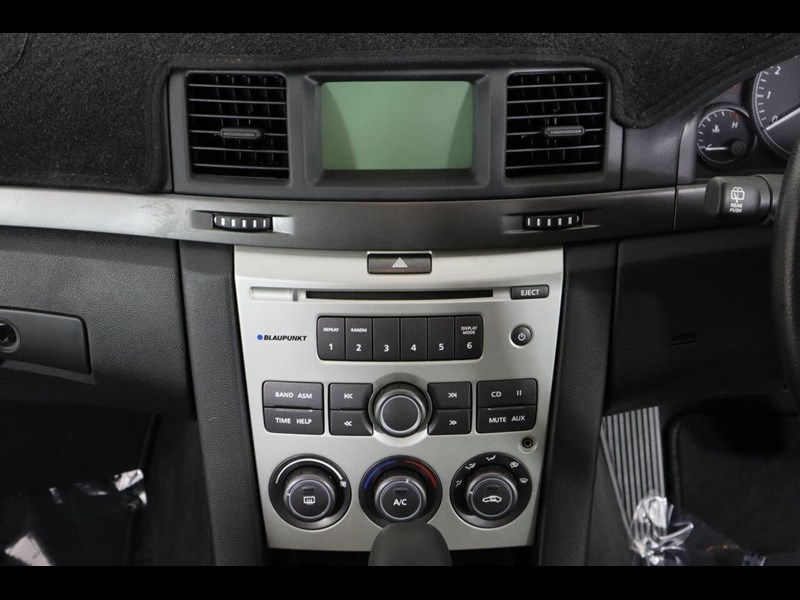 holden commodore 872425 019