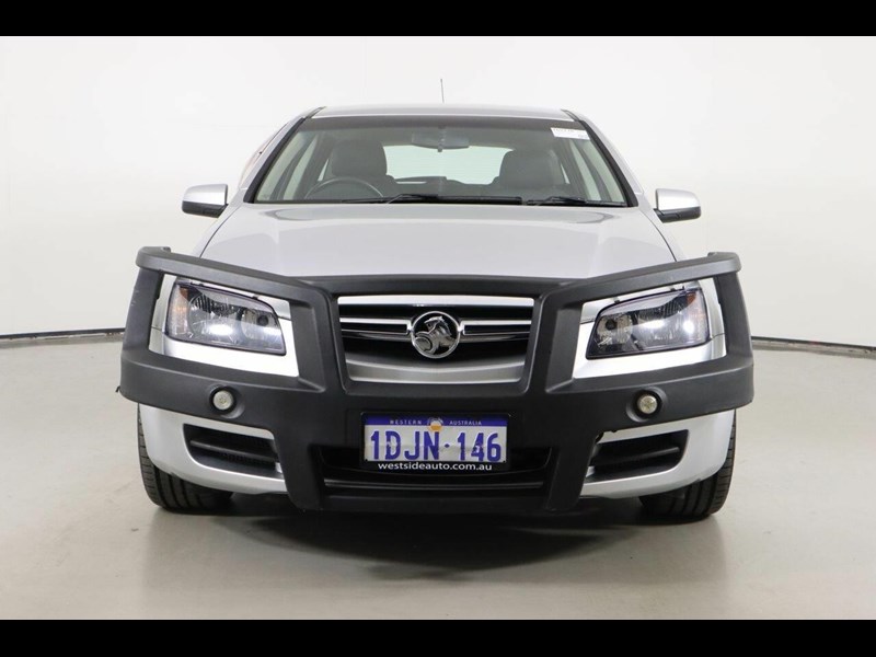 holden commodore 872425 003