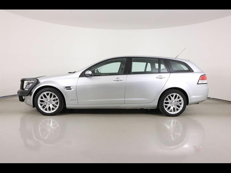 holden commodore 872425 007
