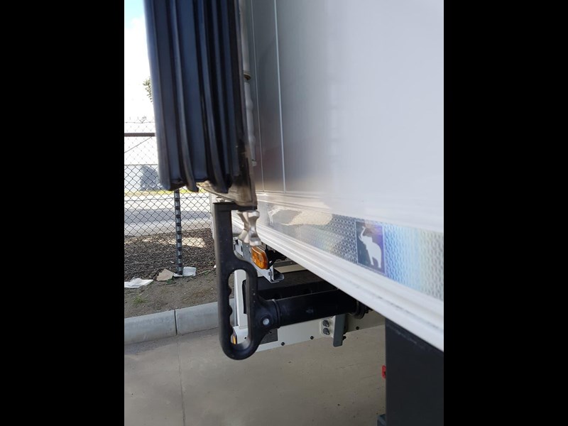 schmitz cargobull 22 pallet freezer floor loader 862572 021