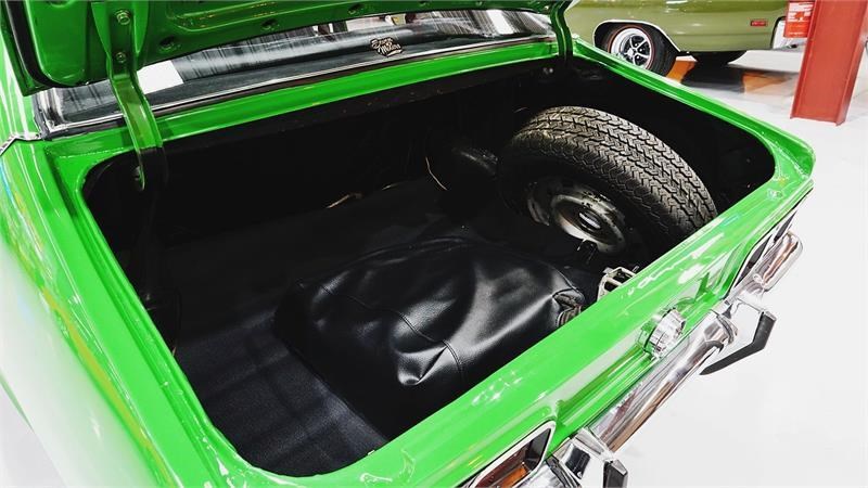 holden torana 872859 011