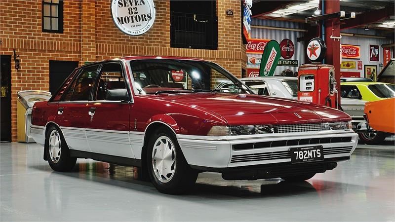 holden commodore 872860 001