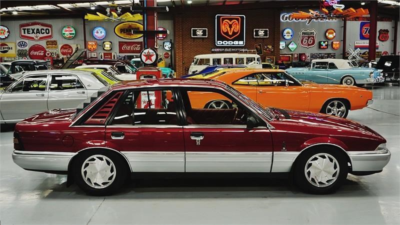 holden commodore 872860 003