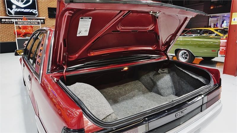 holden commodore 872860 013