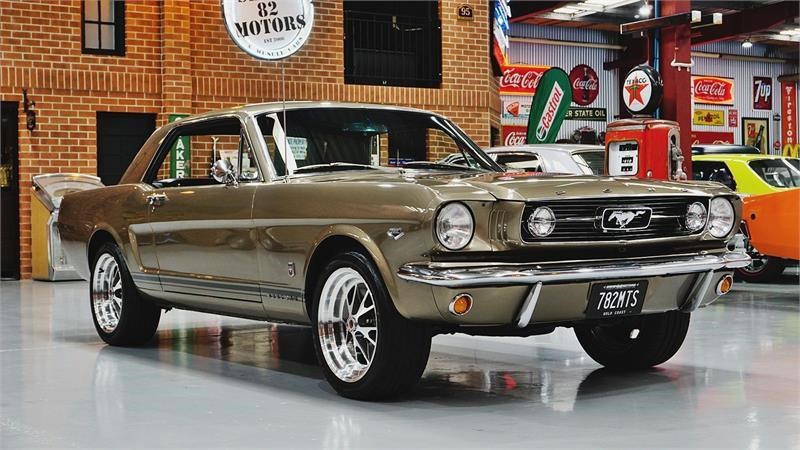 ford mustang 872872 001