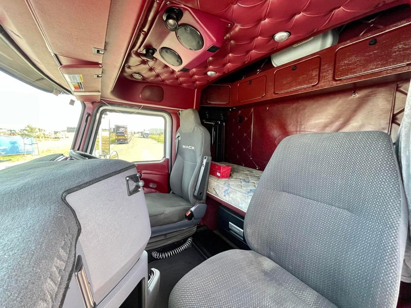 mack granite 873584 039