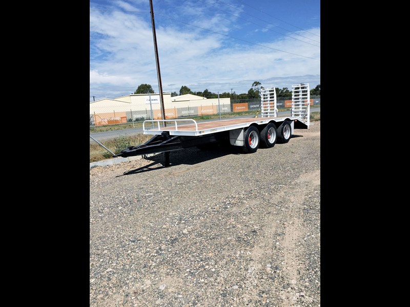 p&g body builders 24ft pig trailer 867529 001