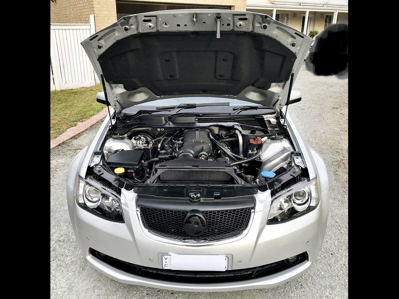 holden calais 873943 021