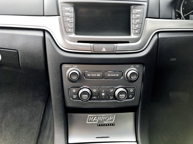 holden calais 873943 005