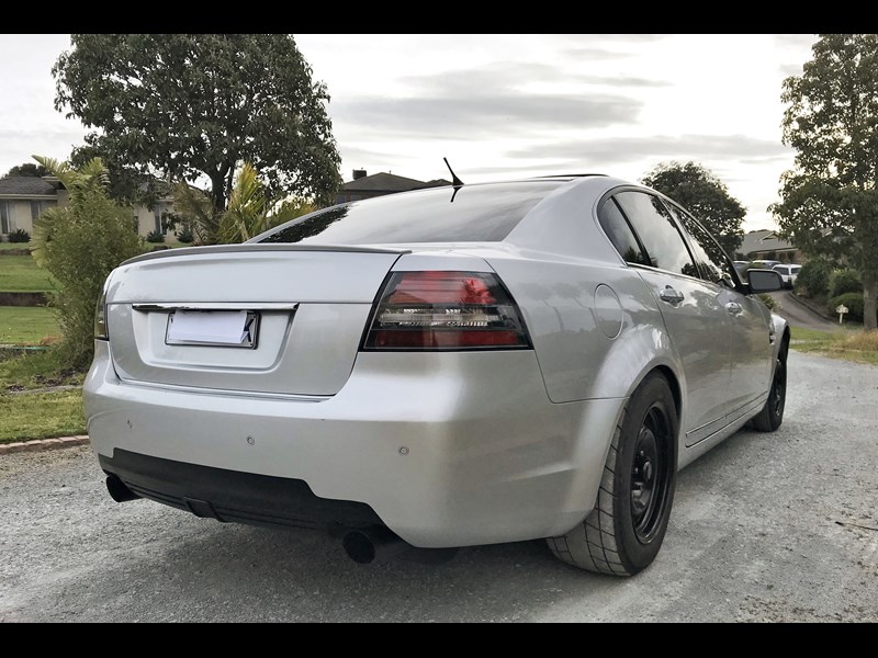 holden calais 873943 015