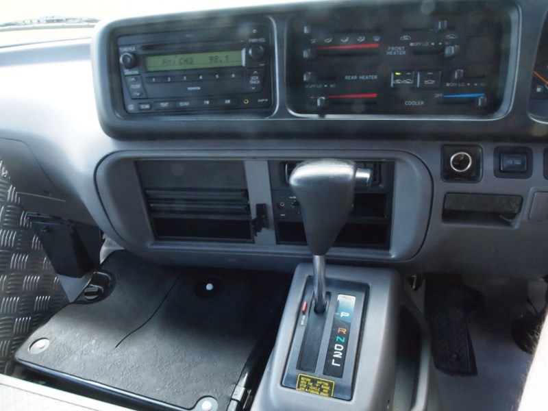 toyota coaster deluxe 863632 027