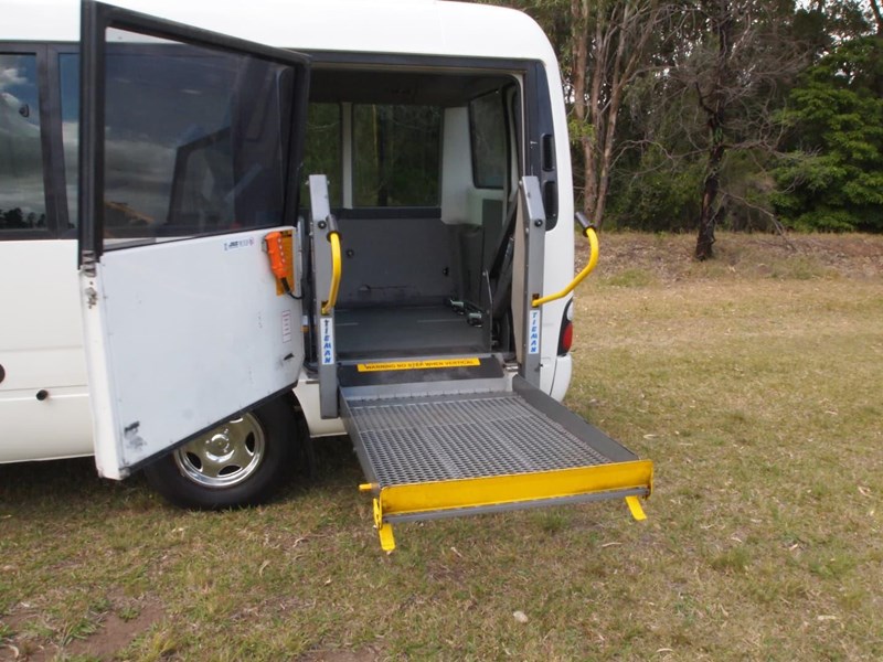 toyota coaster deluxe 863632 019