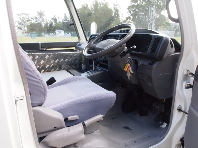 toyota coaster deluxe 863632 023