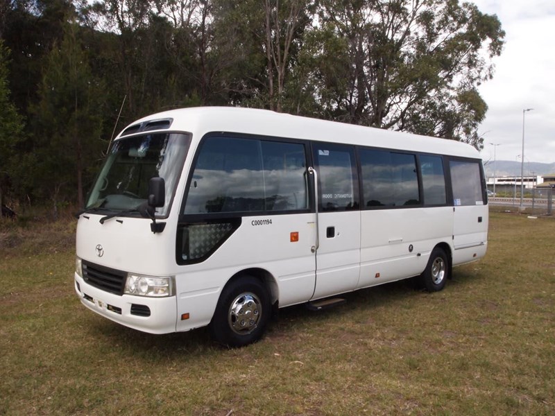 toyota coaster deluxe 863632 005