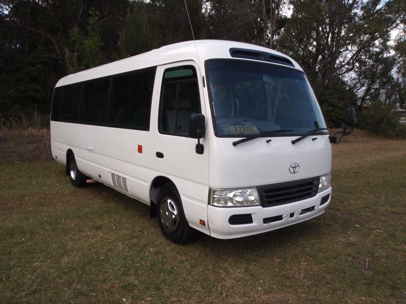 toyota coaster deluxe 863632 011