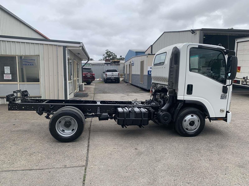 isuzu nnr200 874026 017