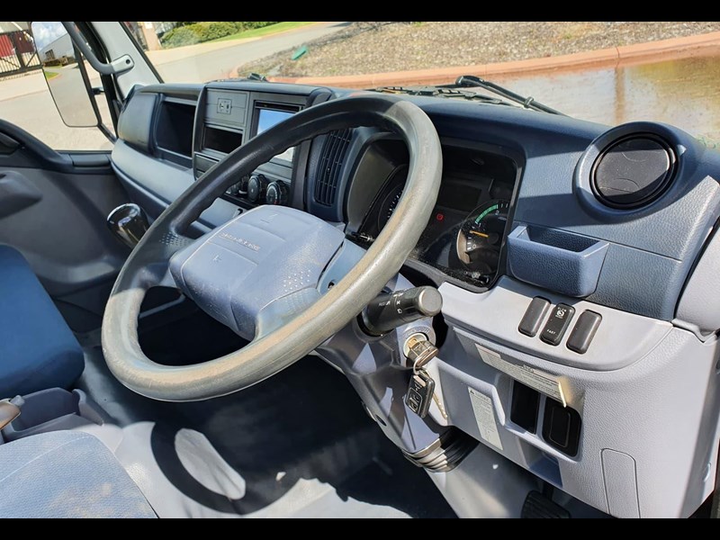 fuso canter 860108 037