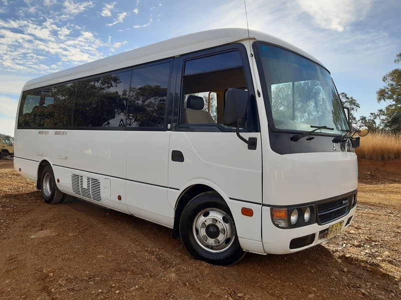 mitsubishi rosa 858215 015