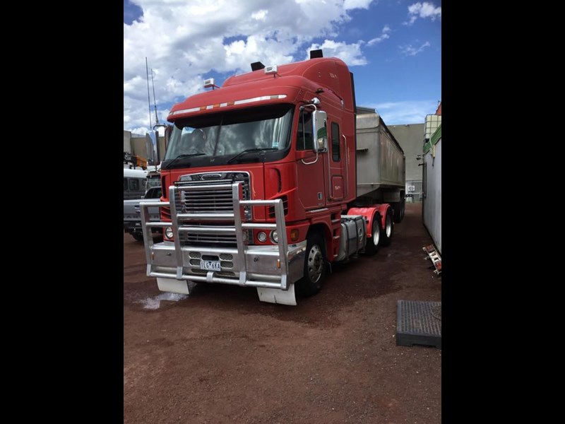 freightliner argosy 874285 011