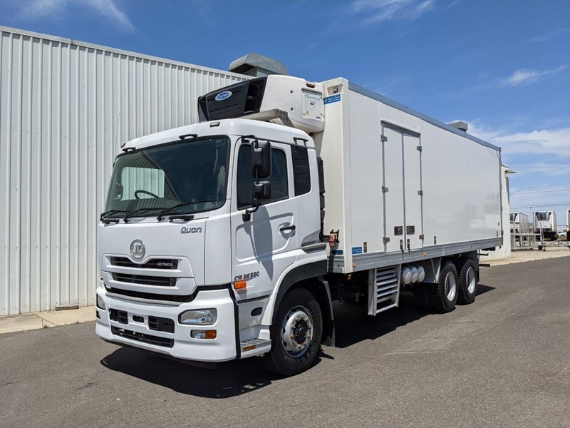 ud cw 26 380 quon 856801 015