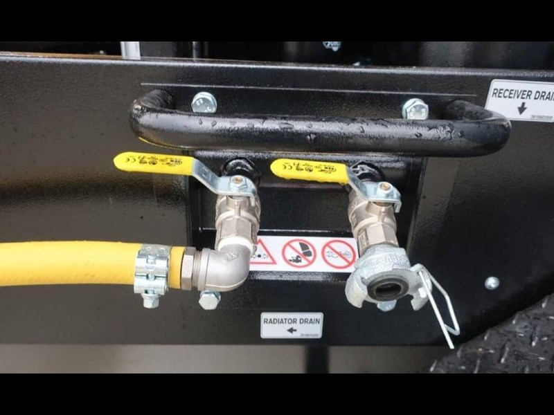 bruder kompressor 176cfm portable diesel compressor trailer mounted 873258 019