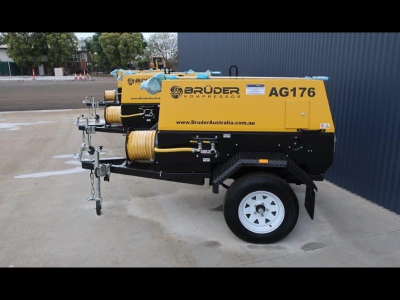 bruder kompressor 176cfm portable diesel compressor trailer mounted 873267 009