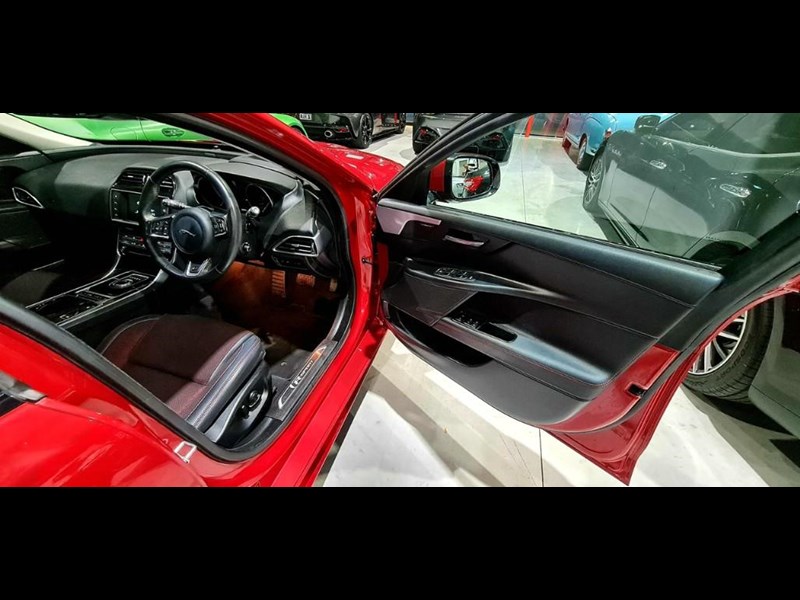 jaguar xe 875136 045