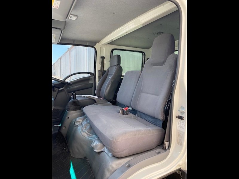 isuzu npr300 crew 869281 015
