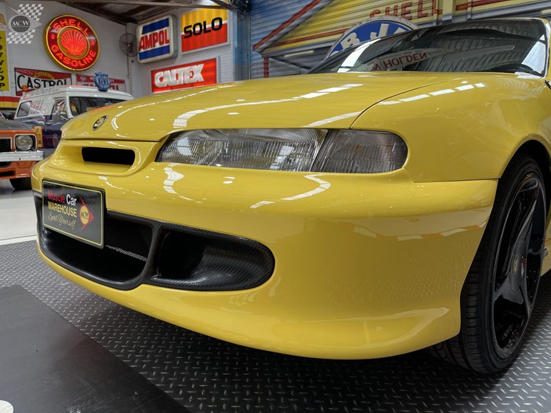 holden commodore 875157 023