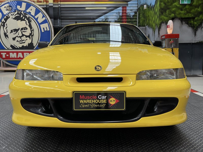 holden commodore 875157 035