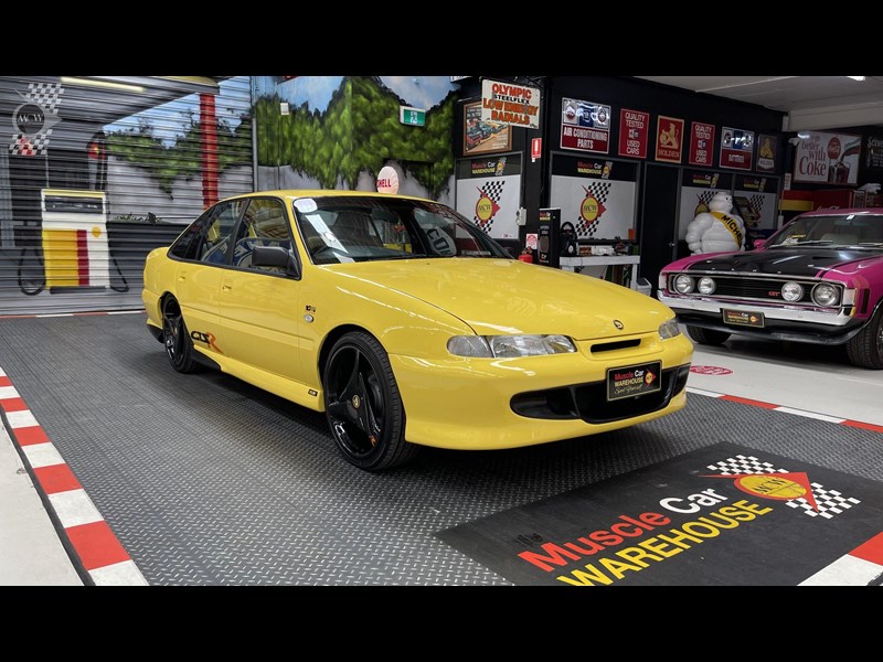 holden commodore 875157 097