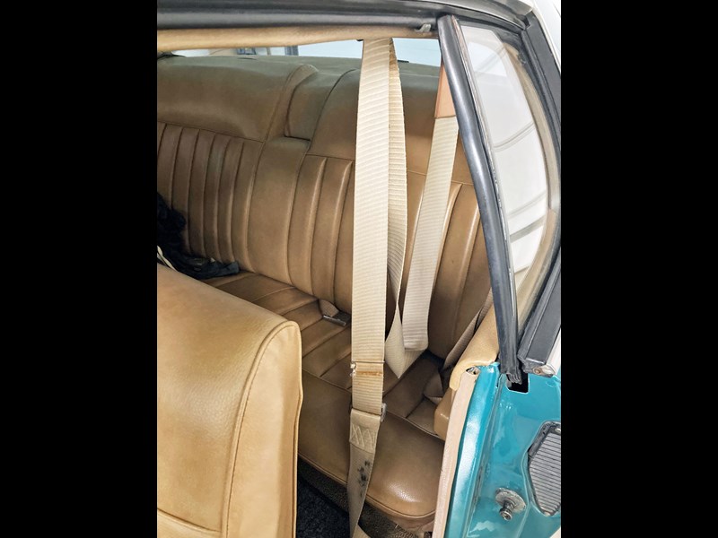 holden hq 875716 011